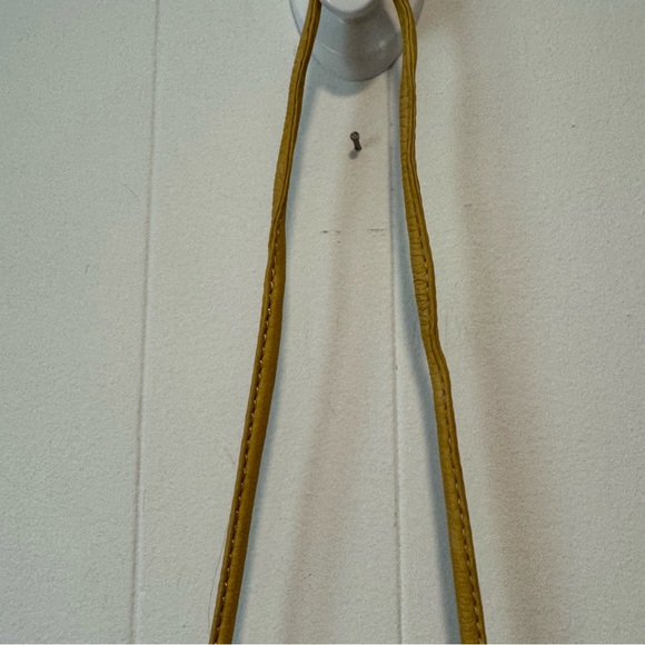 FOSSIL Vintage Leather Mustard Yellow Crossbody - Picture 6 of 9